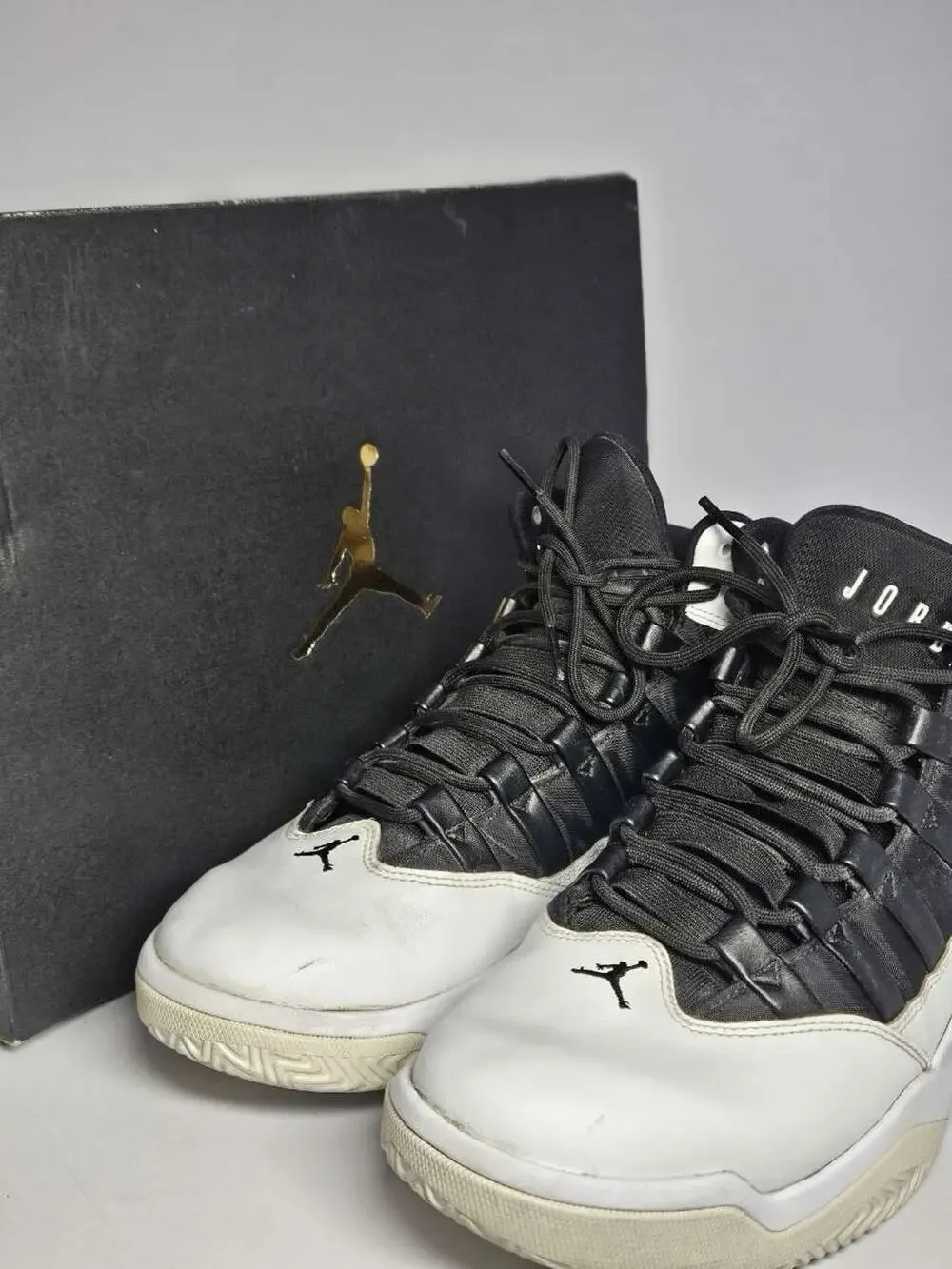 Jordan Max Aura White Black AQ9084-100 Men’s Size 9 Basketball Shoes